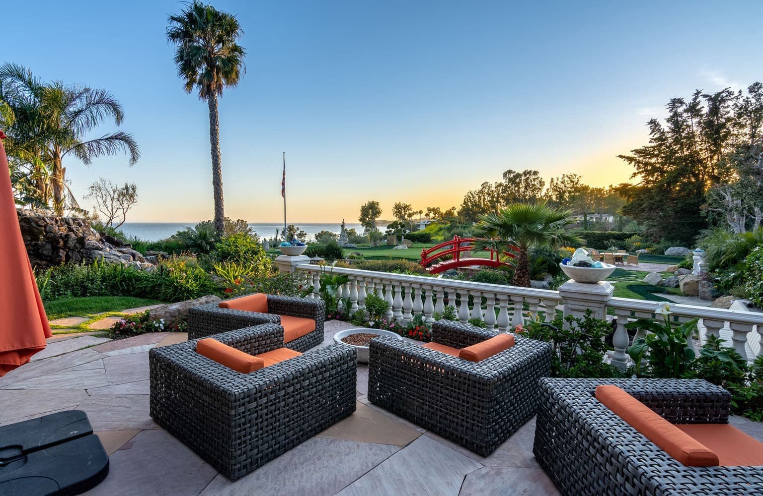 Passages luxury setting